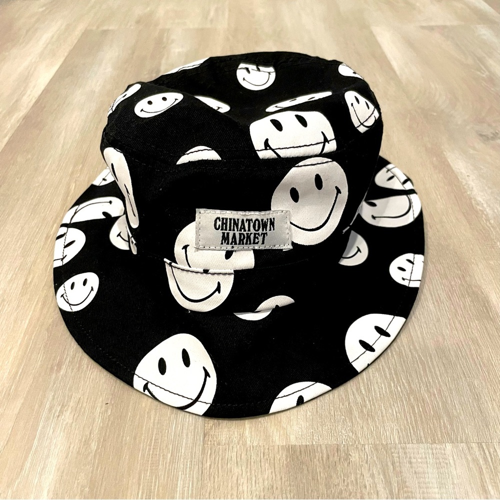 UNISEX CHINATOWN MARKET BUCKET HAT — BARELY WORN